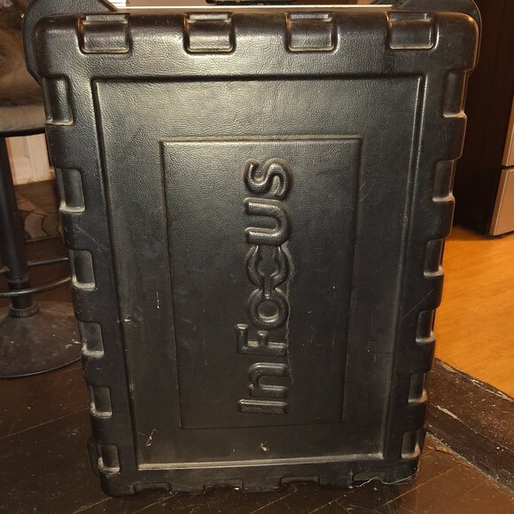 IN Focus Projector with rolling hard case - Picture 2 of 5